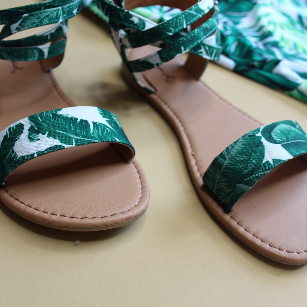 🚨LAST PAIR!!//The Ellsa// Palm print Sandal - Picture 5 of 5